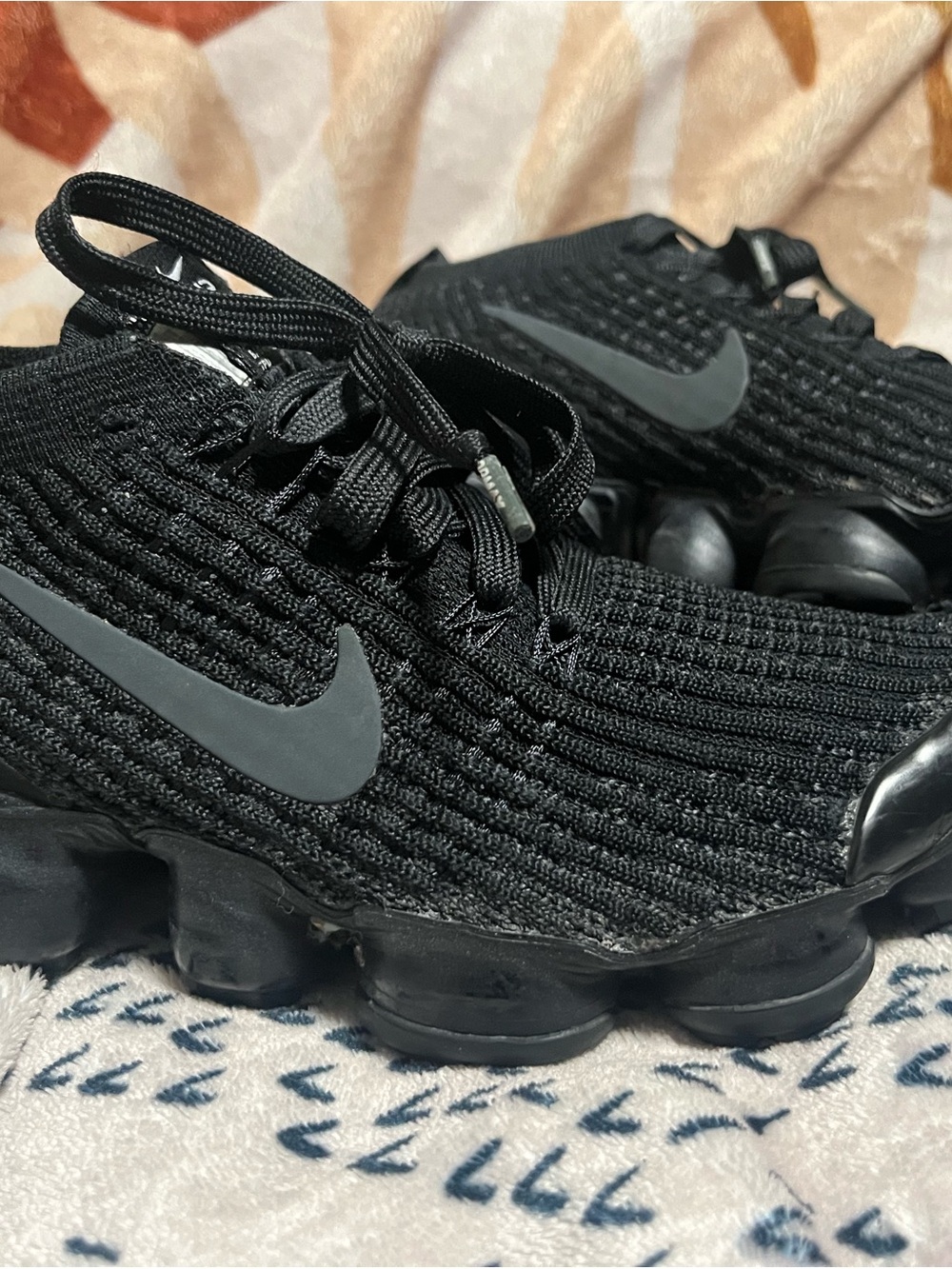 Nike woman’s Black Knit VaporMax Style Sneakers